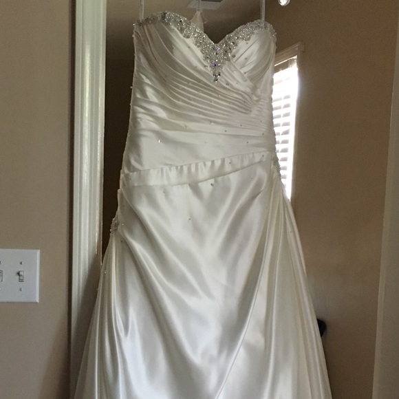 Essense Dresses & Skirts - Beautiful sweetheart style wedding dress